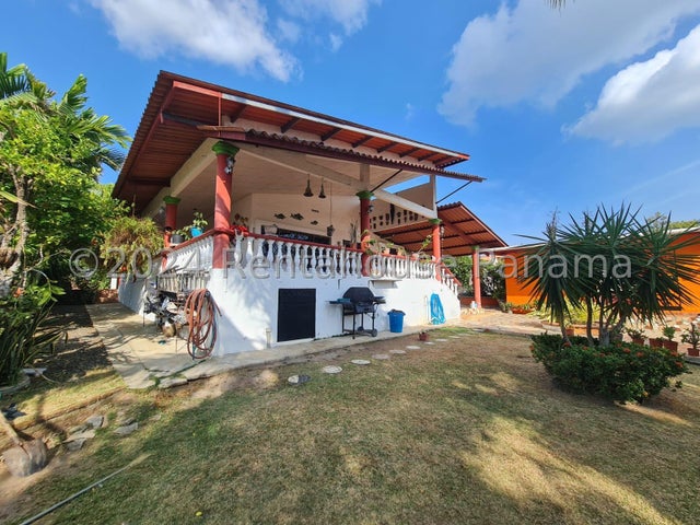 Beautiful Country House in Punta Barco